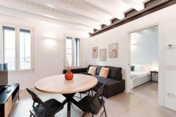 Foto "COMO LAGO" APARTMENT - Bilocale vicino al lago e alla stazione
