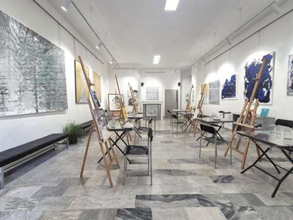 Foto 1 Vetrina in affitto a Catanzaro