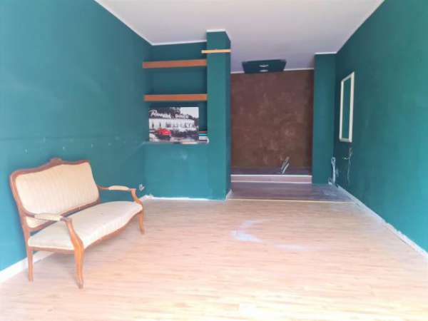 Foto 1 Vetrina in affitto a Catanzaro