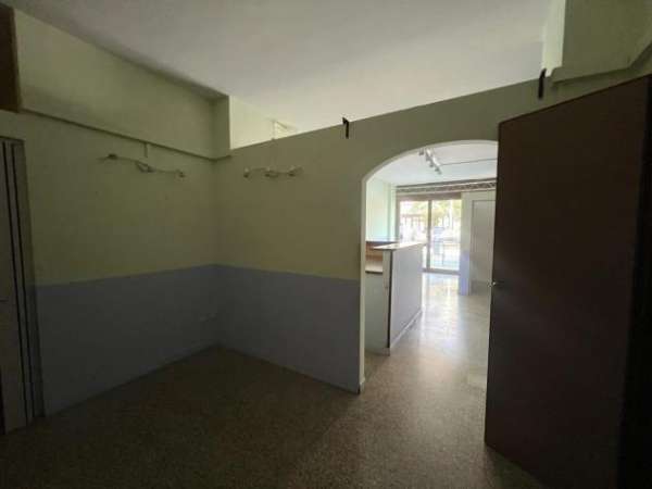 Foto 1 Vetrina in affitto a Firenze