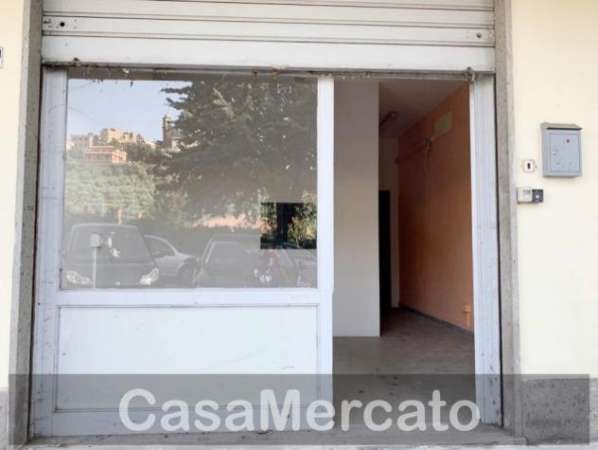 Foto 1 Vetrina in affitto a Monte Porzio Catone, Pilozzo