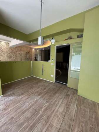 Foto 1 Vetrina in affitto a Ravenna