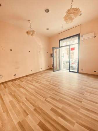 Foto 1 Vetrina in affitto a Reggio di Calabria