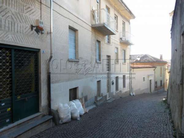 Foto 1 Vetrina in affitto a Rivoli