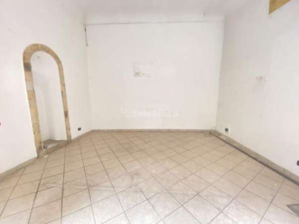 Foto 1 Vetrina in affitto a Sciacca