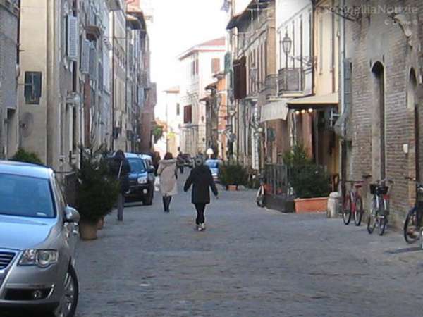 Foto 1 Vetrina in affitto a Senigallia
