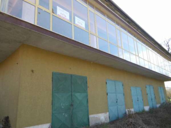 Foto 1842/VAIRANO Uffici o studi professionali al piano primo di mq 310 a Vairano Scalo. Ambienti molto luminosi e totalmente modulabili adatti anche per e