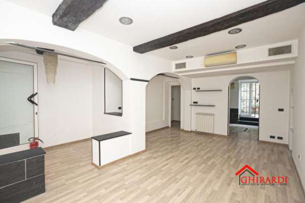 Foto 2 Vetrine in affitto a Genova