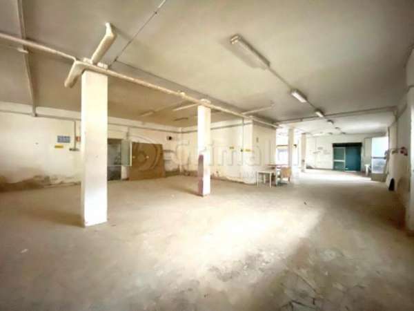 Foto 2 Vetrine in affitto a Giugliano in Campania