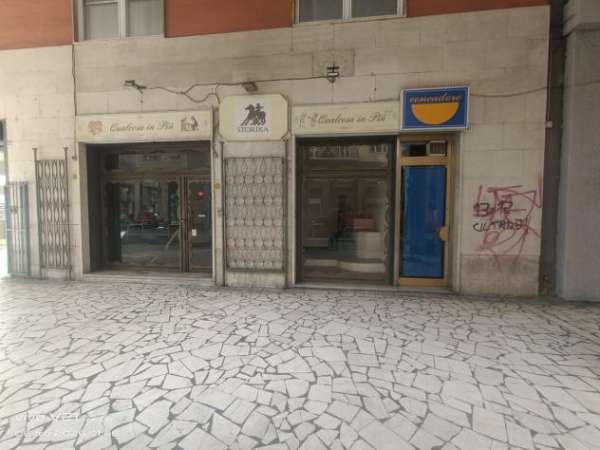 Foto 2 Vetrine in affitto a La Spezia