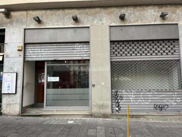 Foto 2 Vetrine in affitto a Napoli