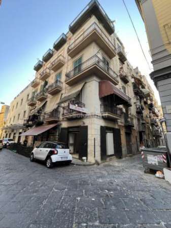 Foto 2 Vetrine in affitto a Napoli
