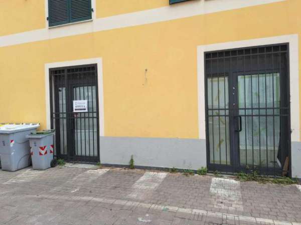 Foto 2 Vetrine in affitto a Sarzana