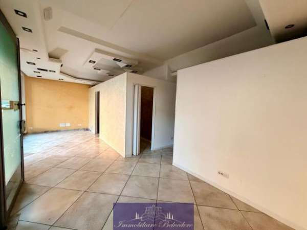 Foto 2 Vetrine in affitto a Scandicci