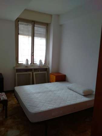 Foto 3 CAMERE MATRIMONIALI VIA EMILIA EST 23