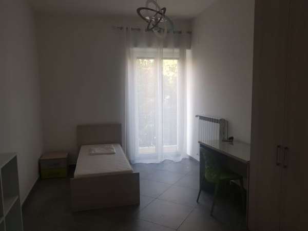 Foto 3 Camere moderne disponibili al centro della citt