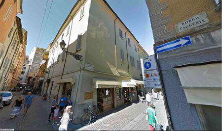 Foto 3 Locali in Affitto, 5 Locali, 120 mq, Parma (Centro storico)