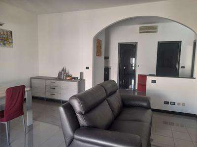 Foto 3 Locali in Affitto, 6 Locali, 116 mq, Alessandria (Centro P.zza
