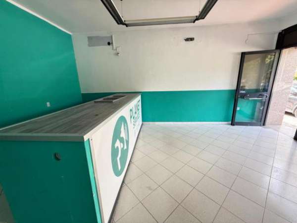 Foto 3 Vetrine in affitto a Caserta