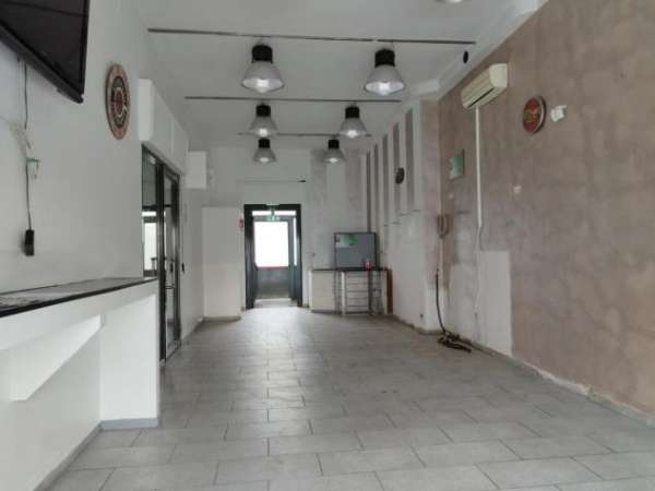 Foto 3 Vetrine in affitto a Orbassano