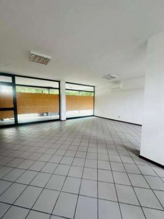 Foto 3 Vetrine in affitto a Ravenna