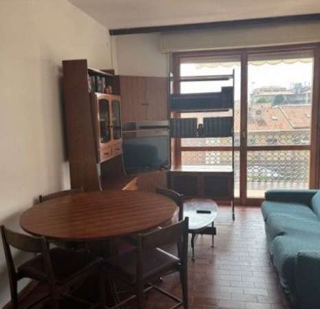 Foto 3725 Appartamento tricamere per 4 studenti