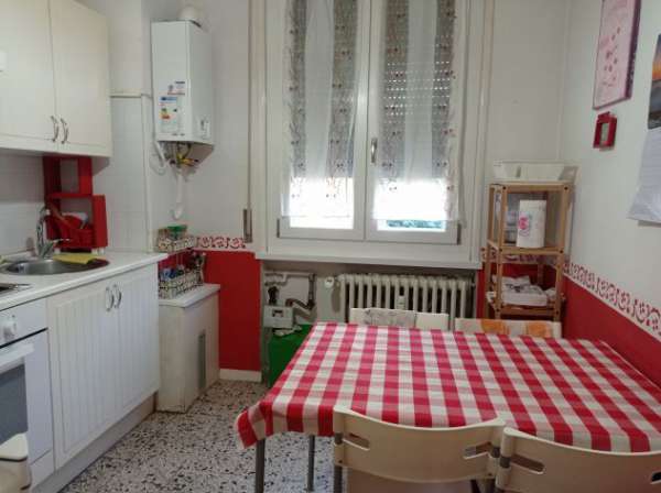 Foto A ragazza referenziata, tranquilla