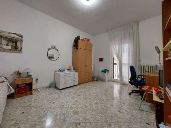 Foto A studentessa graziosa  camera singola in Via De Rossi  vicinissimo Ateneo