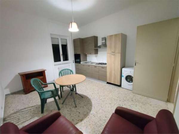 Foto A000006 - TRILOCALE ARREDATO  IN ZONA CENTRALE