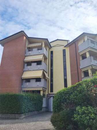 Foto A000167 - via ROMA Limbiate BILOCALE ARREDATO CON BOX E  LIBERO GENNAIO