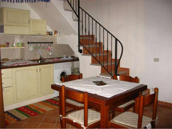 Foto A000249 - monolocale arredato / porta napoli