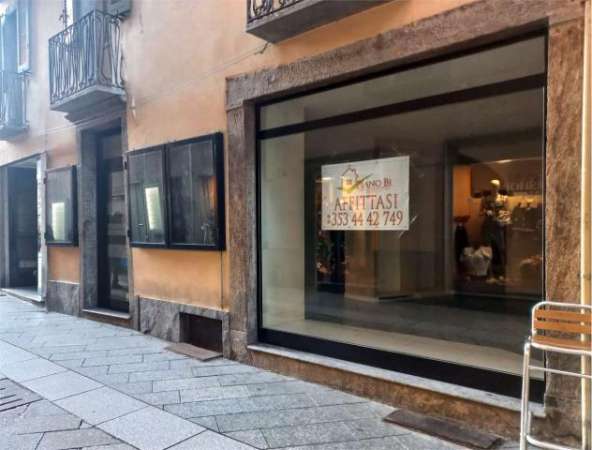 Foto A000287 - NEGOZIO IN VIA BRIONA