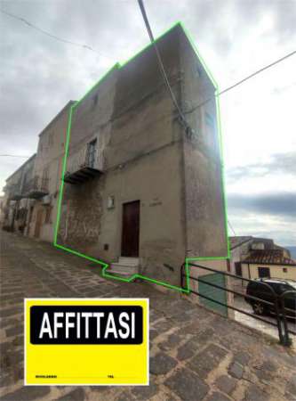 Foto A000734 - AFFITTASI CON IDONEITA' ALLOGGIATIVA TUTTO COMPRESO
