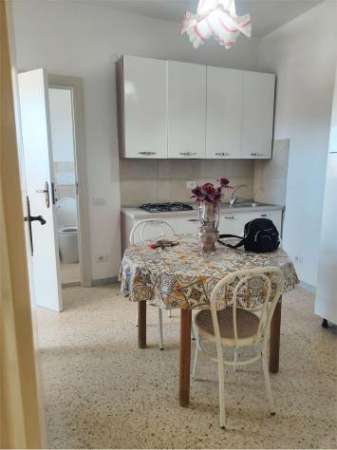 Foto A000834 - Appartamento arredato con quattro camere da letto