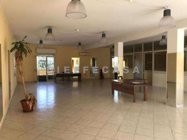 Foto A1604 - In affitto a Marsala locale comm. imm. periferia