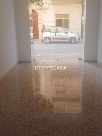 Foto A2022 - In affitto Locale comm. in centro