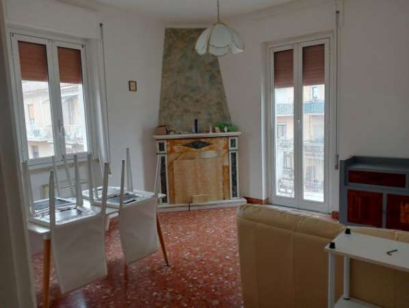 Foto Ad.te Piazza Cairoli trilocale arredato