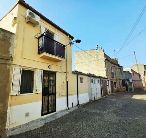 Foto AFFITASI CASA INDIPENDENTE CON GARAGE IN VIA VALLE DEL REALE, 3 - VENOSA (PZ)