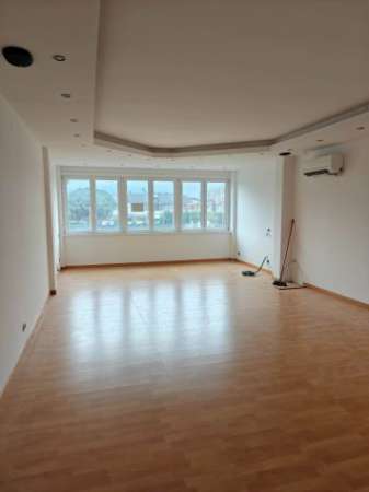 Foto AFFITTASI � Locale commerciale A/10, 70 mq � Centro Direzionale Latina