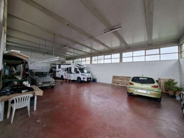 Foto Affittasi  Fondo Artigianale - Rif. T100