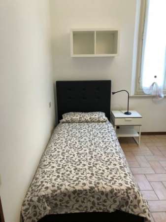 Foto affittasi 3 stanze zona Ospedale per intero appartamento dal 1 SETTEMBRE