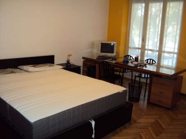 Foto AFFITTASI A DUE STUDENTESSE UNIVERSITARIE DUE CAMERE SINGOLE IN APPARTAMENTO