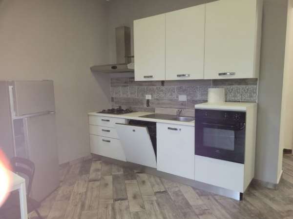Foto Affittasi a referenziati un alloggio  di due camere bagno ampia cucina