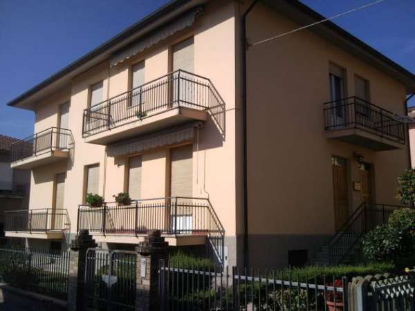 Foto AFFITTASI A STUDENTI N3 STANZE SINGOLE IN VIA BOLZANO N6 A FERMIGNANO(URBINO