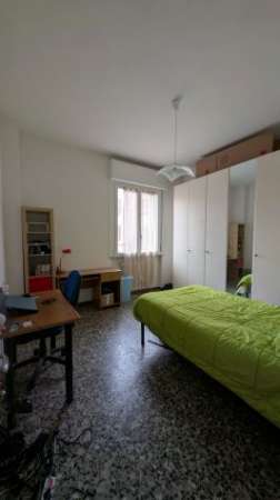Foto Affittasi ampia stanza dal 1 aprile in Via Emilio Casa (vicino al Duomo)