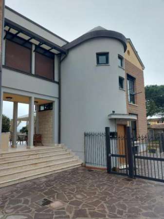 Foto Affittasi Ampio Bilocale  In Prima Periferia - Rif.A294