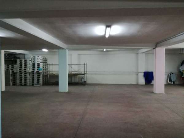 Foto AFFITTASI AMPIO LOCALE, FRAZIONABILE