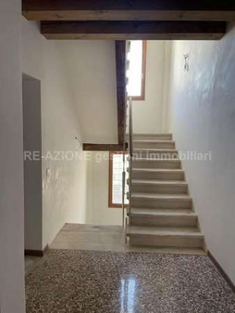Foto AFFITTASI APPARTAMENTO BICAMERE CENTRO THIENE (VI)