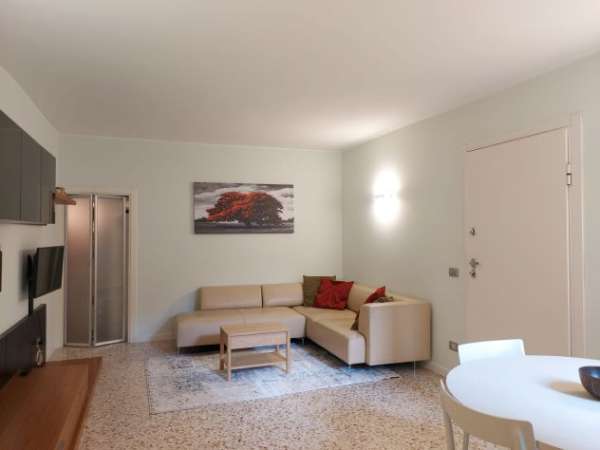 Foto Affittasi appartamento di 8o Mq. piano terra in uno stabile unico, ristrutturato
