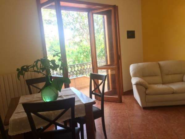 Foto Affittasi appartamento in villa